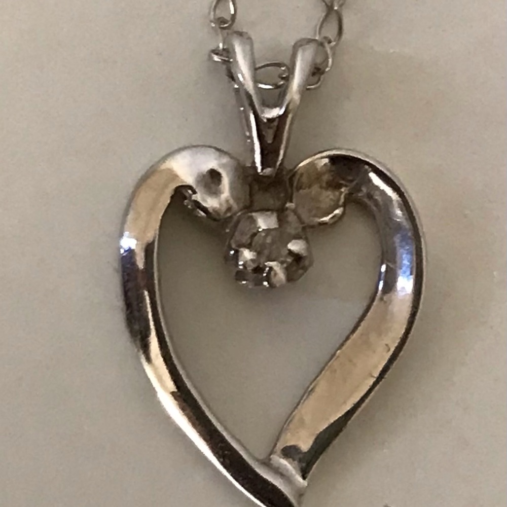 14K White Gold Necklace w/ Diamond Heart Pendant